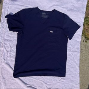 Men’s figs scrub top medium